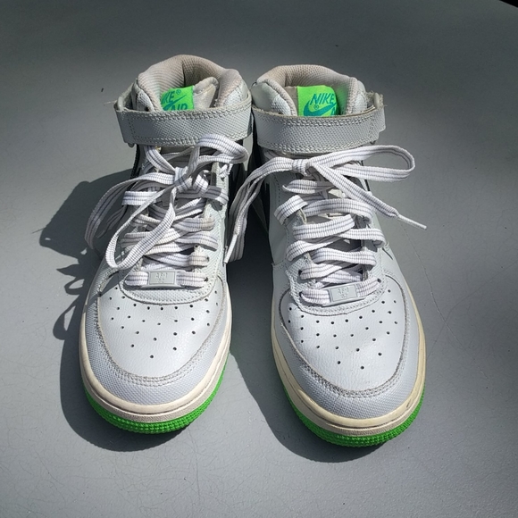 Nikes - Picture 7 of 7